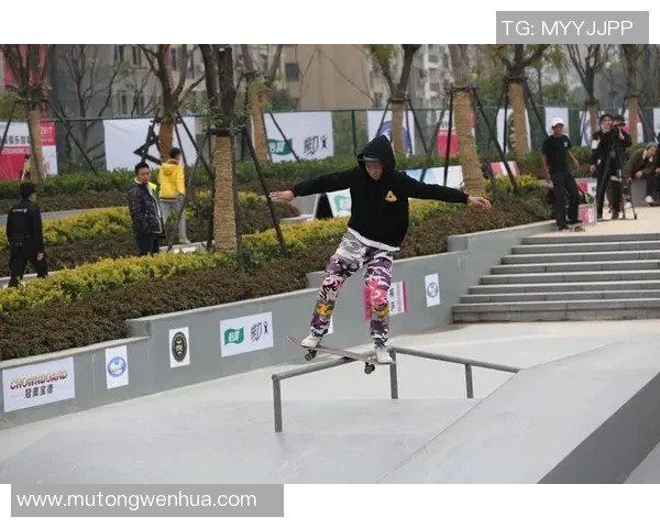 滑板战术解析：杭州滑板队边路渗透体系的创新与实践探讨